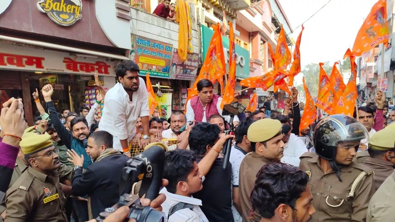 राहुल वापस जाओ..., अमेठी में भाजपा कार्यकर्ताओं ने राहुल की यात्रा का किया विरोध, स्मृति ईरानी ने दी लेखपाल को धमकी