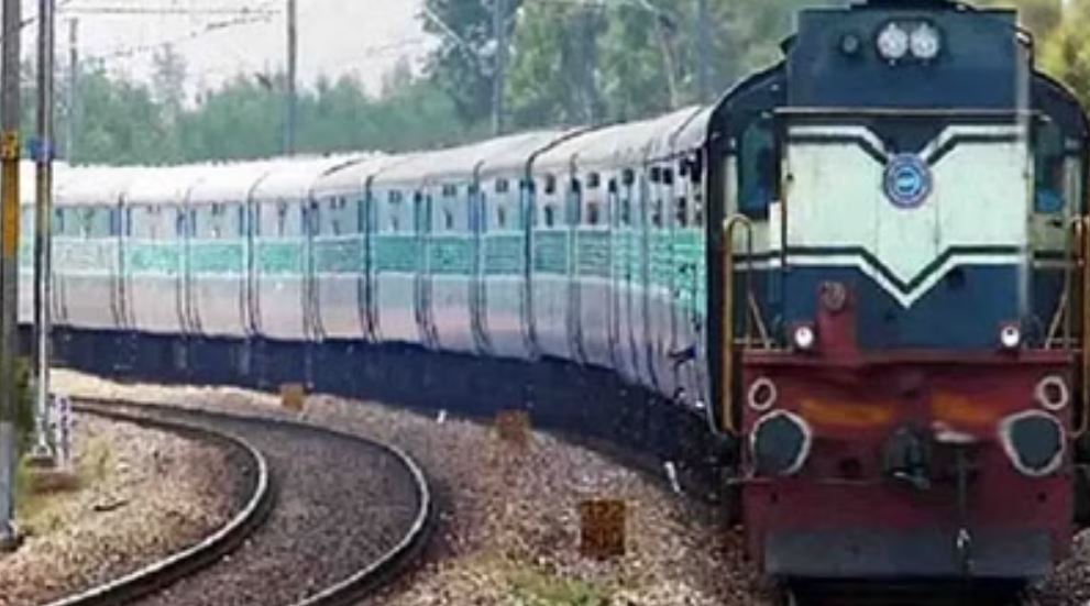 बरेली: टोडरपुर स्टेशन पर नॉन इंटरलॉकिंग कार्य के चलते 4 ट्रेनें निरस्त, 7 की गईं रिशेड्यूल