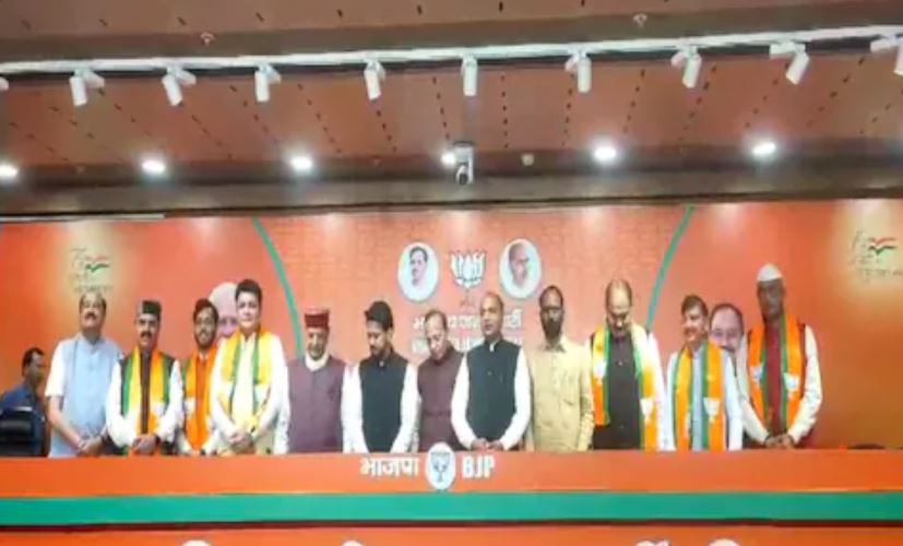हिमाचल प्रदेश में कांग्रेस को बड़ा झटका, 6 बागी नेता समेत 9 पूर्व विधायक भाजपा में शामिल