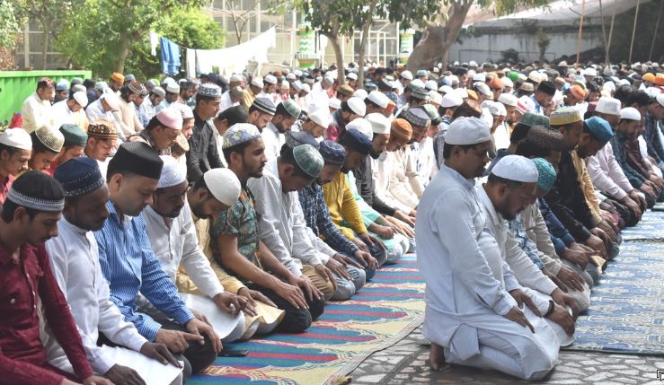 बरेली: रमजान के तीसरे जुमे को मस्जिदों में उमड़ा नमाजियों का सैलाब