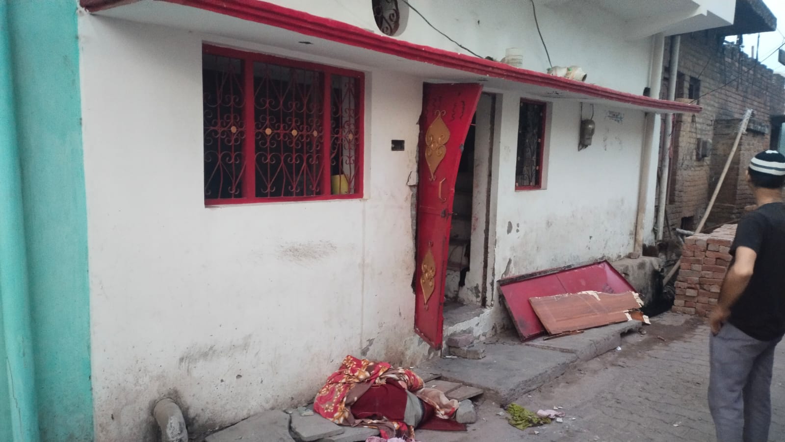 शाहजहांपुर: शहर के एक मकान में जोरदार धमाका, पांच लोग झुलसे...जांच में जुटी पुलिस