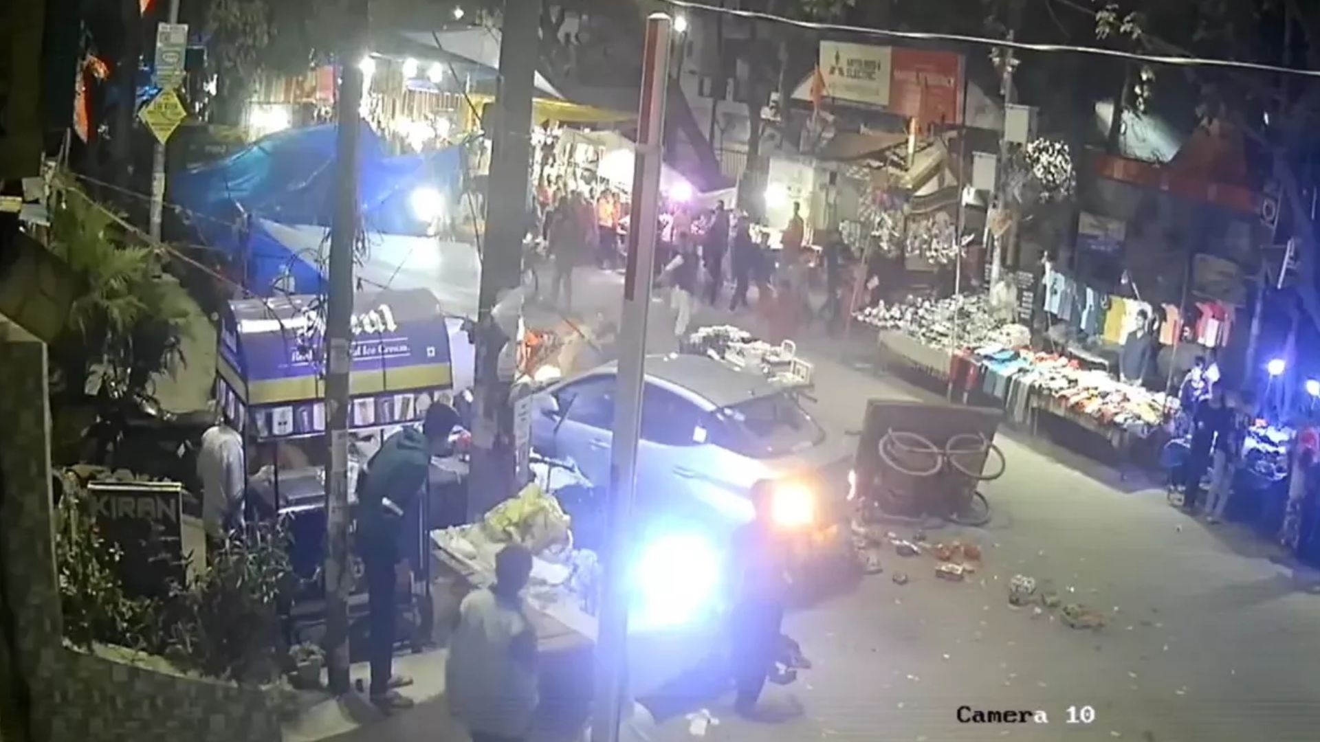 दिल्ली में बेकाबू कार ने कई लोगों को कुचला, महिला की मौत...हादसे का खतरनाक VIDEO आया सामने