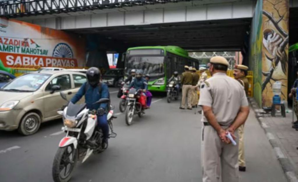 आप का प्रदर्शन: मध्य दिल्ली में यातायात रहेगा प्रभावित, कई मार्ग बंद 