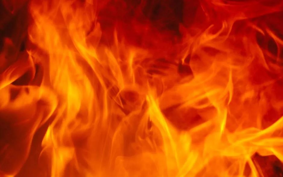 अल्मोड़ा: धारानौला में मकान में लगी आग, अफरा तफरी