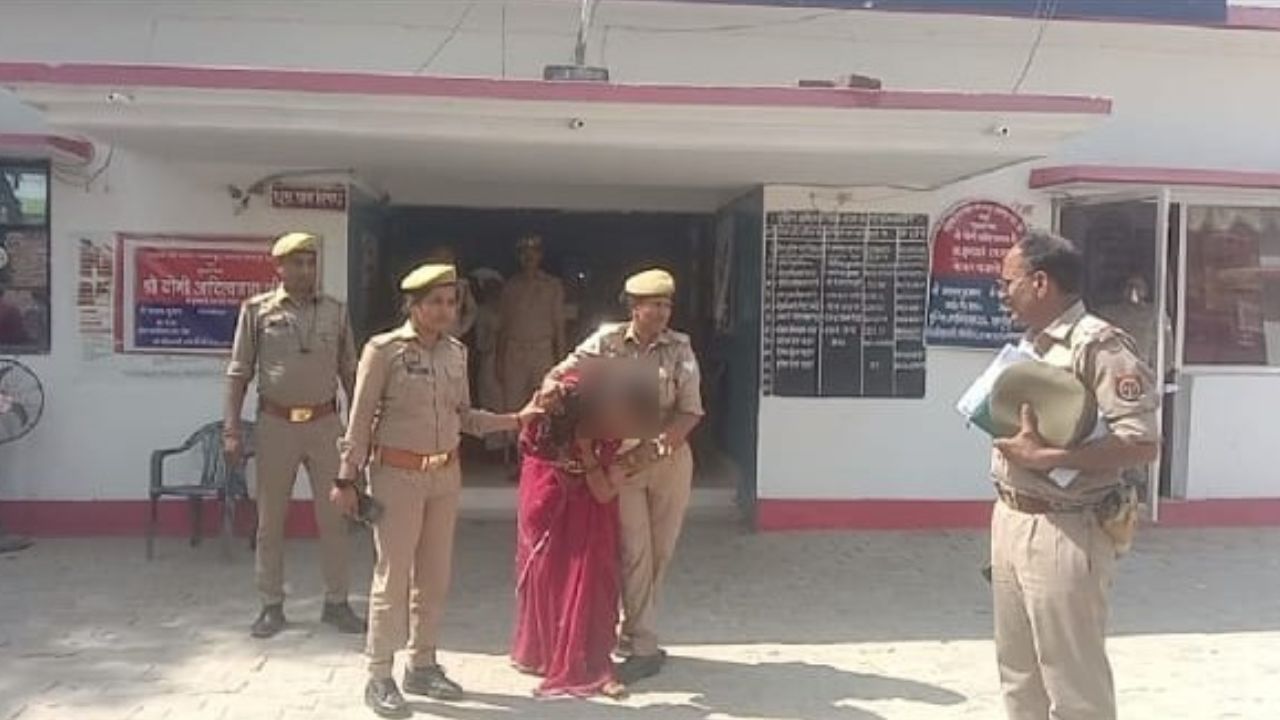Kanpur Dehat Crime: पति कमरे में सो रहा था; पत्नी घर में ये कांड करके कागजात समेत हुई फरार...पुलिस ने किया गिरफ्तार