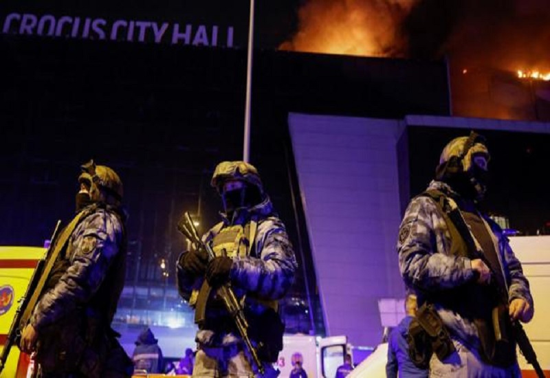 Moscow concert attack : मॉस्को में समारोह स्थल पर हमले में अब तक 93 लोगों की मौत, 11 हिरासत में