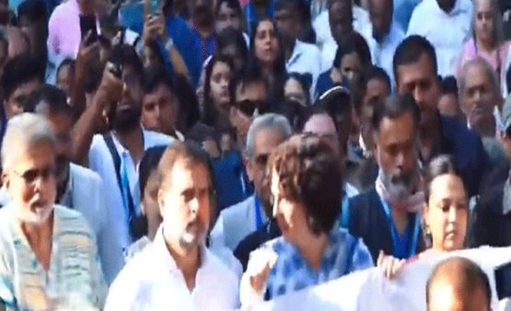 राहुल गांधी ने मुंबई में निकाली 'न्याय संकल्प पदयात्रा', प्रियंका और तुषार गांधी भी कांग्रेस समर्थकों के साथ पैदल मार्च में हुए शामिल