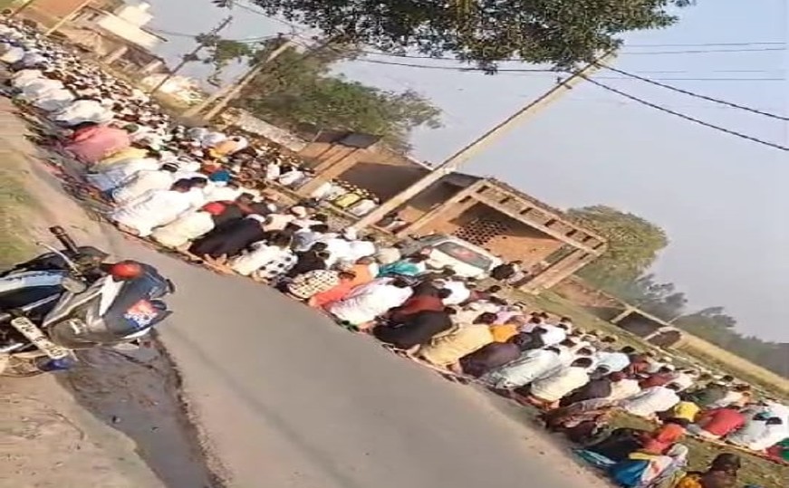 बदायूं: ईद पर सड़क पर पढ़ी नमाज, 16 नामजद समेत 50 के खिलाफ FIR