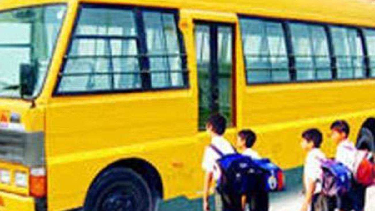 बगैर फिटनेस स्कूली वाहनों से बच्चों की सुरक्षा खतरे में,आरटीओ प्रवर्तन टीम ने शुरु की चेकिंग
