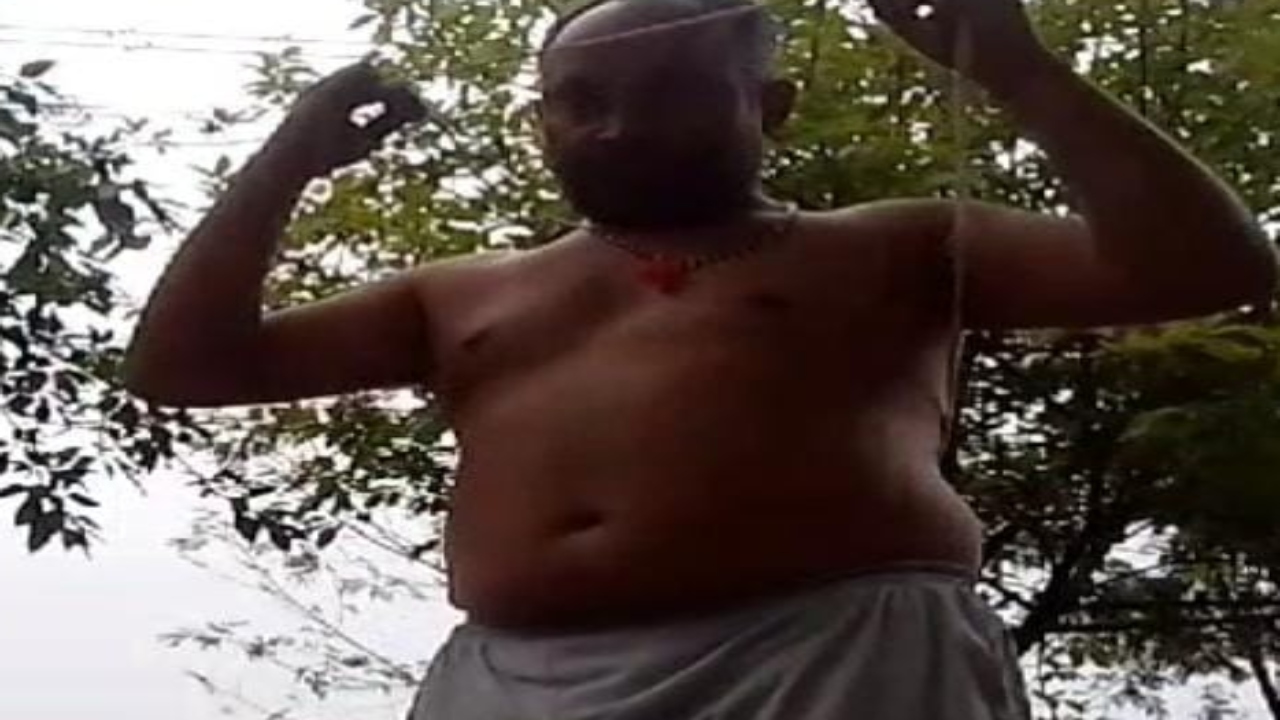 कौशाम्बी में युवक ने जनेऊ उतारकर बनाया वीडियो, कहा- सांसद विनोद सोनकर...  त्याग रहा हूं हिन्दू धर्म  