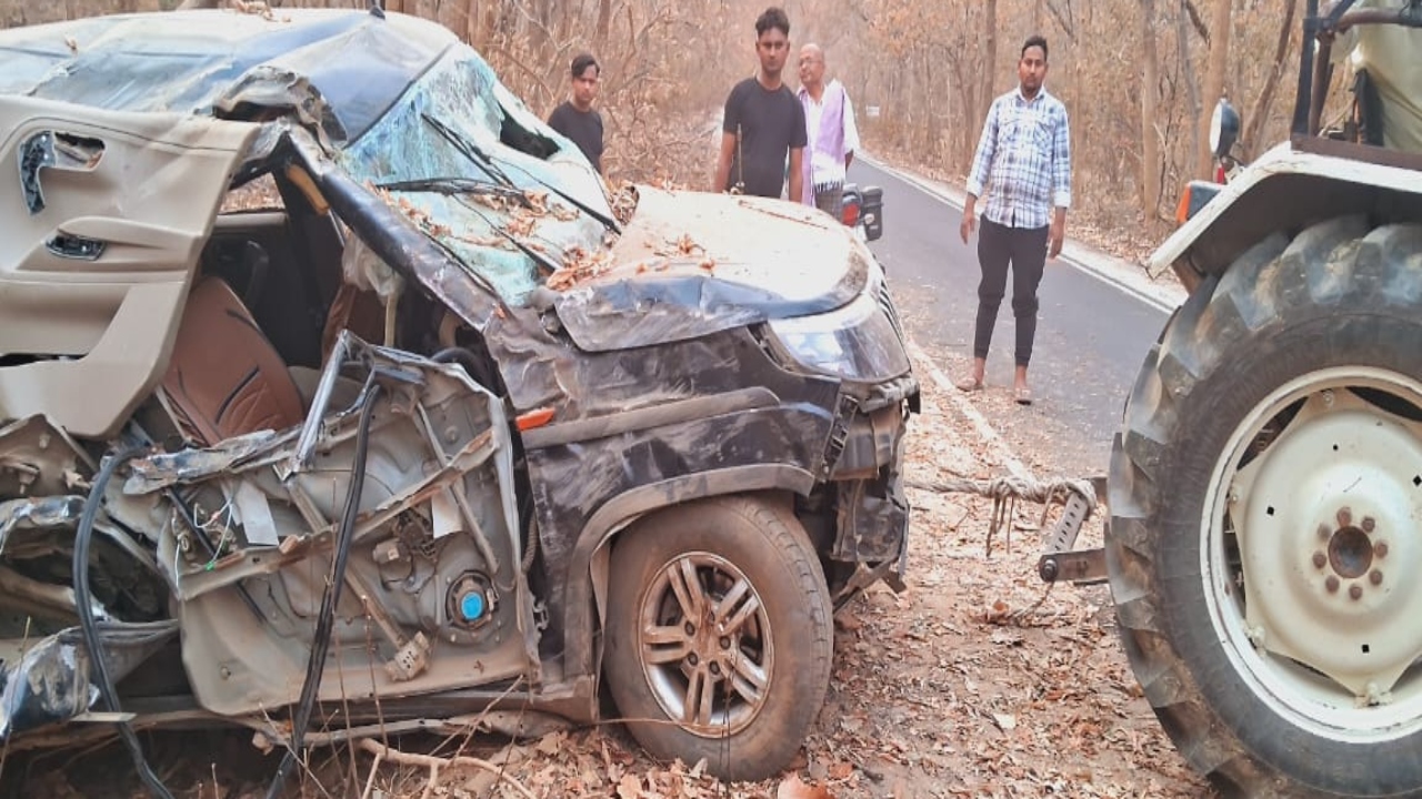 बलरामपुर: कोयलाबास से लौट रहे यात्रियों से भरी स्कार्पियो पेड़ से टकराई, दो की मौत-सात घायल  