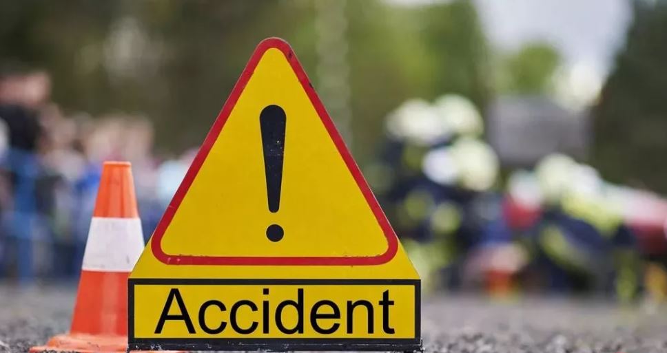 Bareilly News: बेकाबू टैंकर ने 4 लोगों को रौंदा...टेंपो चालक की मौत, 3 की हालत गंभीर