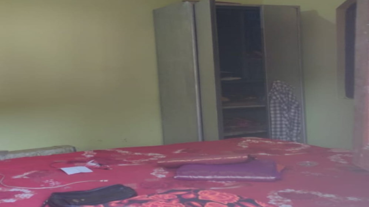 सुलतानपुर: ताला तोड़कर घर में घुसे चोरों ने 15 लाख उड़ाया