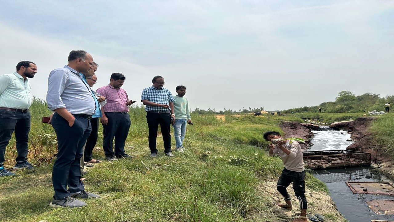 अयोध्या: प्रदूषण नियंत्रण बोर्ड भी करेगा नालों के शोधित जल की जांच, नगर आयुक्त ने नालों के अंतिम छोर के स्थलों का किया निरीक्षण