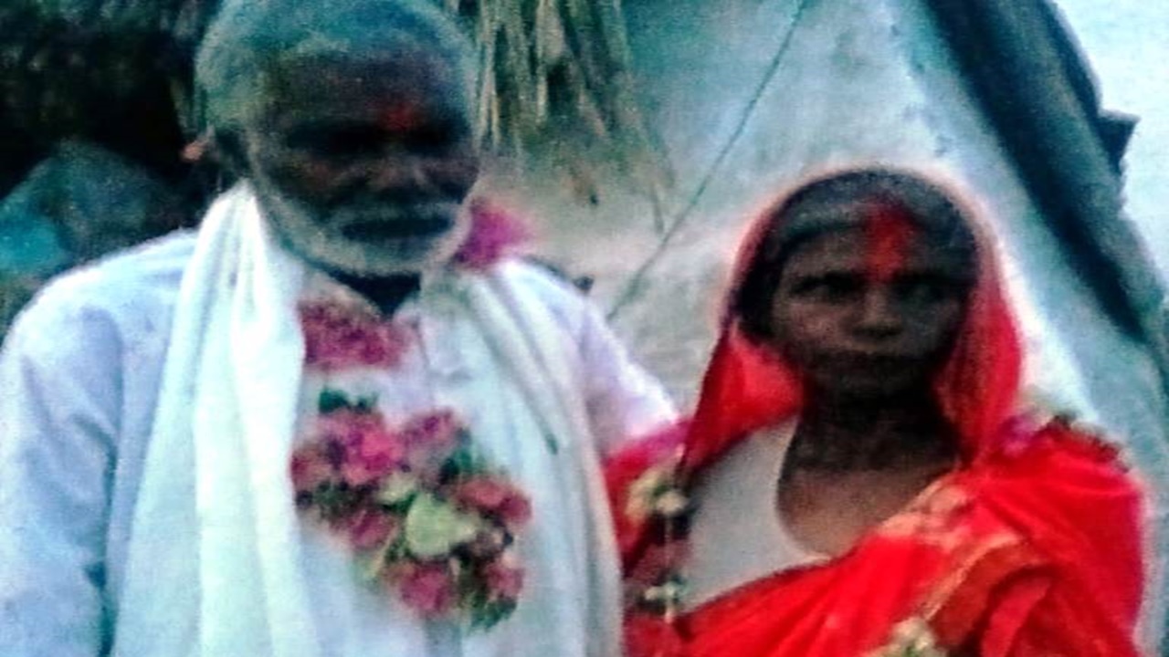 सीतापुर में अनोखी शादी: 70 साल की उम्र में बुजुर्ग जोड़े ने रचाई शादी, आश्रम में हुई थी दोनों की मुलाकात 