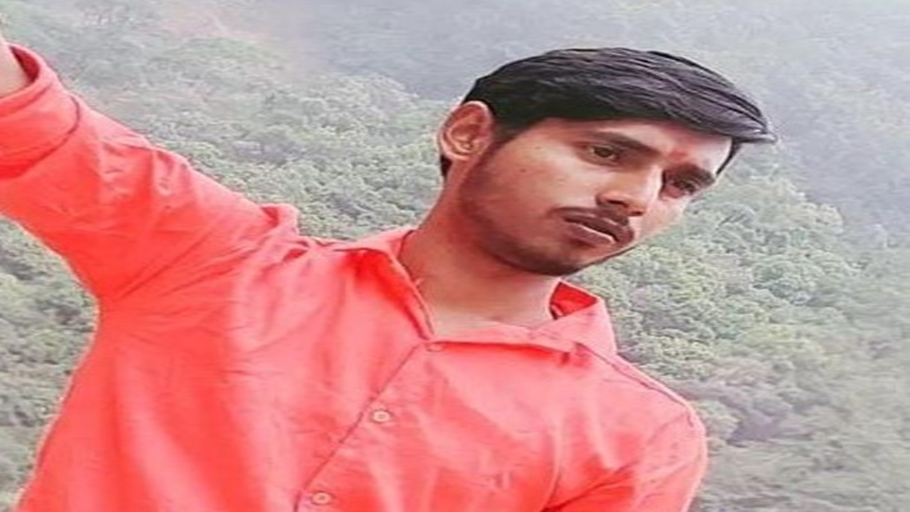 सुलतानपुर: सूरापुर कस्बे के पास कार की चपेट में आने से बाइक सवार एक युवक की मौत, दूसरा गंभीर 