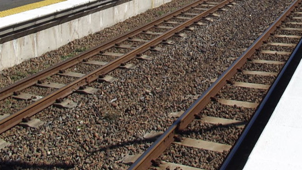 सुलतानपुर में मजदूरी करने जा रहे युवक की ट्रेन से कटकर मौत