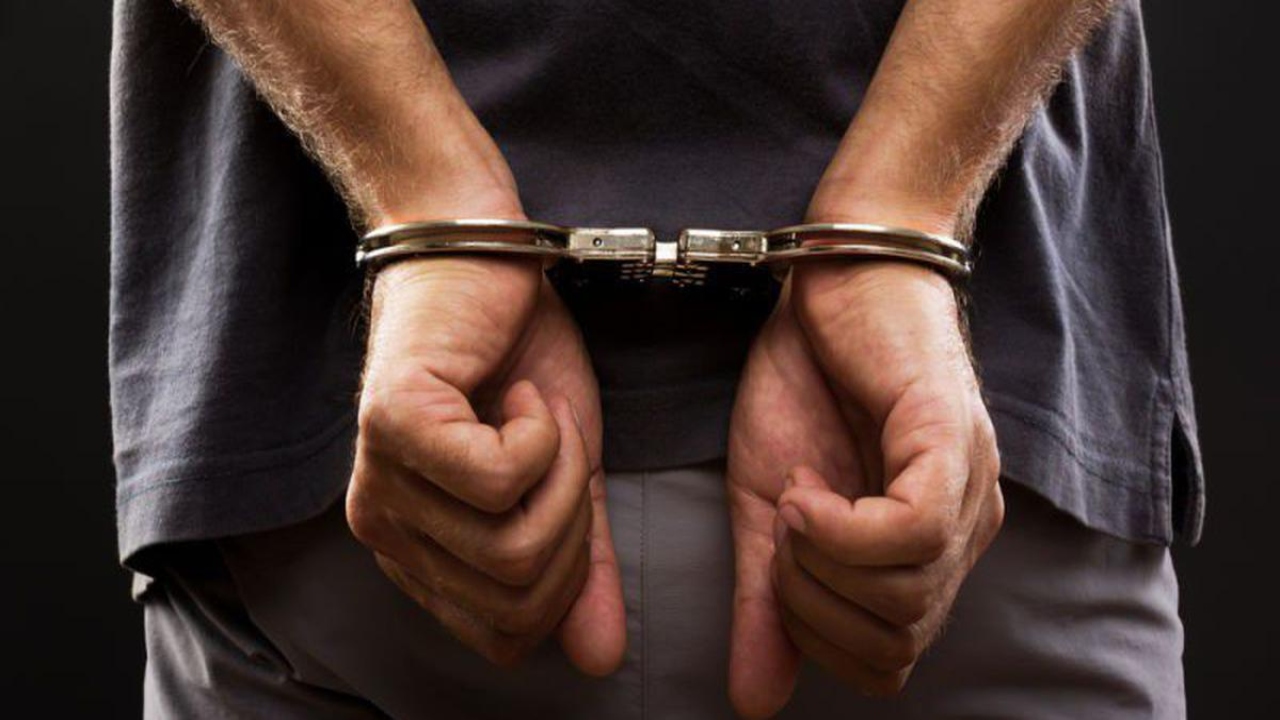 झांसी: शातिर चोर पुलिस मुठभेड़ में गिरफ्तार, की फायरिंग   