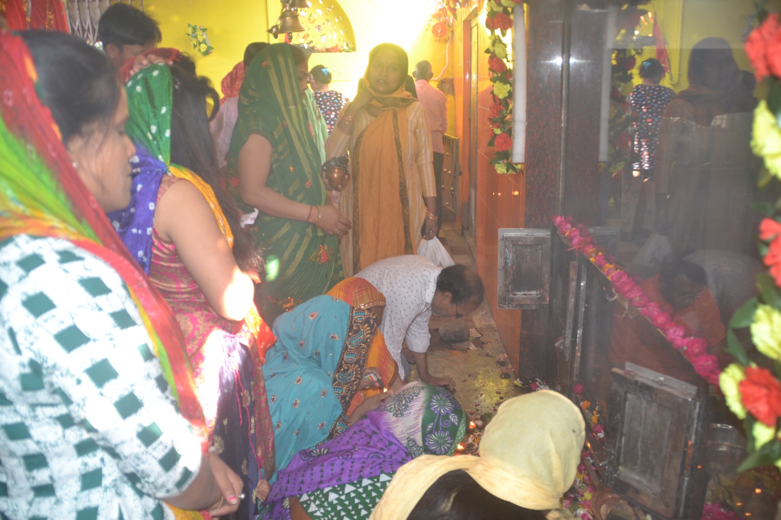 पीलीभीत: चैत्र नवरात्रि पर मंदिरों और घरों में गूंजा ॐ देवी शैलपुत्र्यै नमः...उमड़ी श्रद्धालुओं की भीड़  