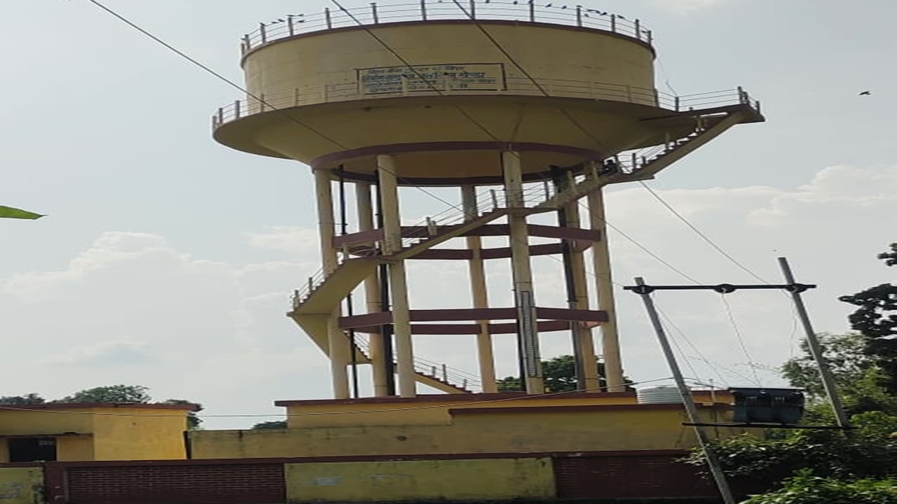 गोंडा: जल निगम की कहानी नहीं मिला स्वच्छ पानी, ग्रामीणों में आक्रोश