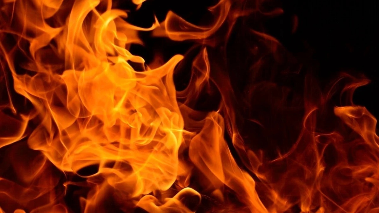 नोएडा: कसना थाने में लगी आग, थाना प्रभारी कक्ष और 90 वाहन जलकर राख 