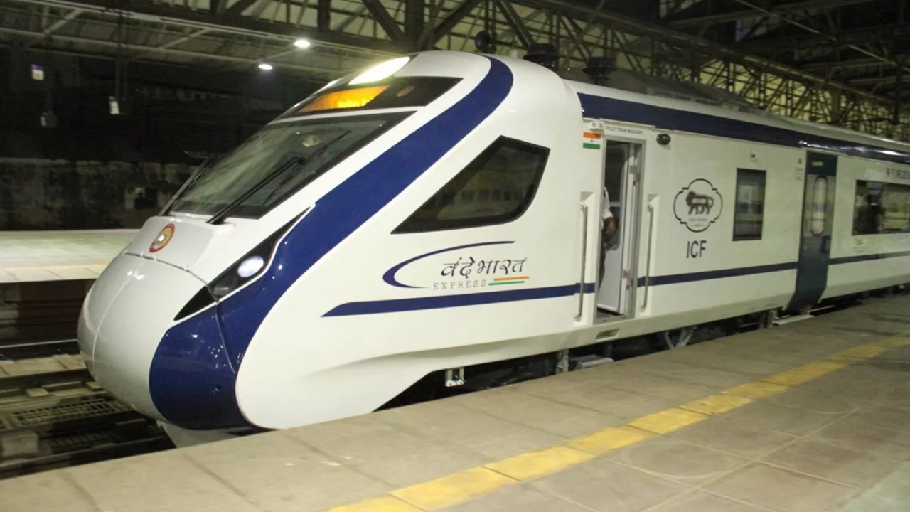 रेल यात्रियों को मिलेगी गोरखपुर वाया लखनऊ दिल्ली के लिए स्लीपर वंदे भारत ट्रेन की सौगात, जल्द शुरू होगा संचलन