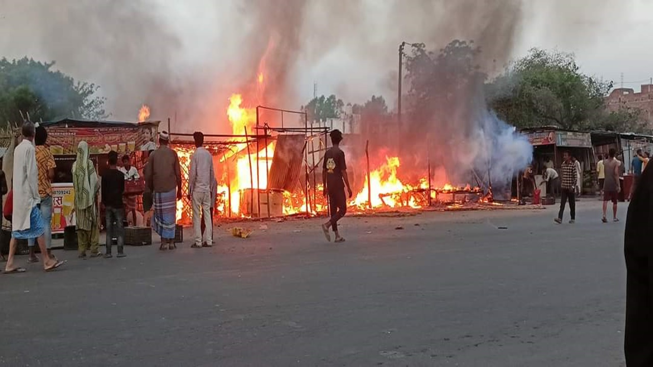  गोंडा: शार्ट सर्किट से लगी आग, धू-धू कर जली दुकानें 