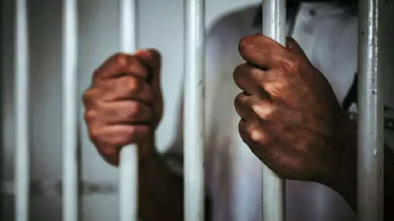 Delhi News: उम्रकैद की सजा काट रहे व्यक्ति को सगाई और शादी में शामिल होने के लिए दो हफ्ते की मिली पैरोल 