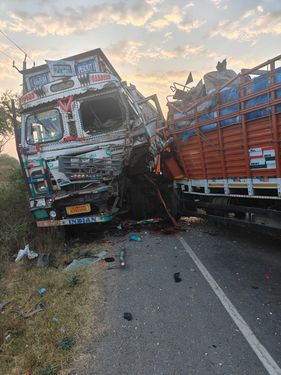 Kanpur Dehat: डीसीएम टकराने व कार पलटने से छह लोगों की मौत, आठ घायल... हादसे के बाद मची चीख-पुकार