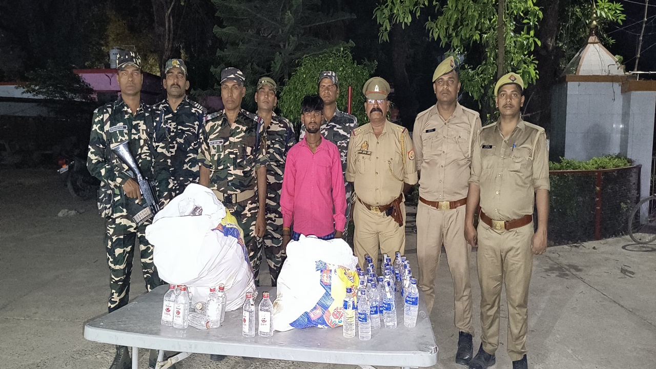 भारत नेपाल सीमा पर लोकसभा चुनाव को लेकर कड़ी सुरक्षा : SSB और पुलिस ने बरामद की सात पेटी में 210 शीशी नेपाली शराब 