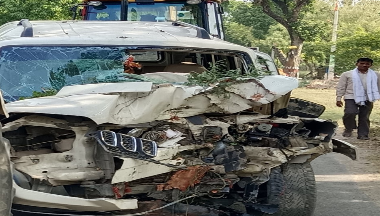 सुल्तानपुर : बिहार से रामलला के दर्शन को जा रहे दर्शनार्थियों की कार पेड़ से टकराई, आठ घायल, एयर बैग खुलने से बची जान 