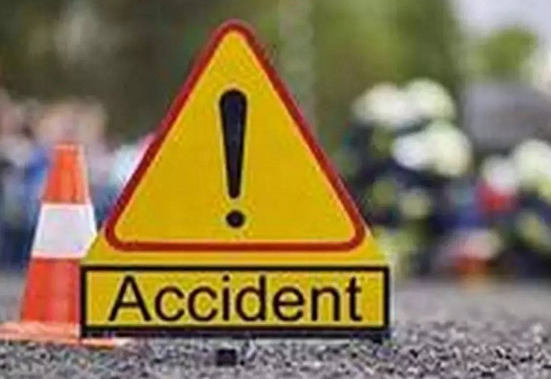 लखीमपुर खीरी: कार की टक्कर से बाइक चालक की मौत, बालक घायल