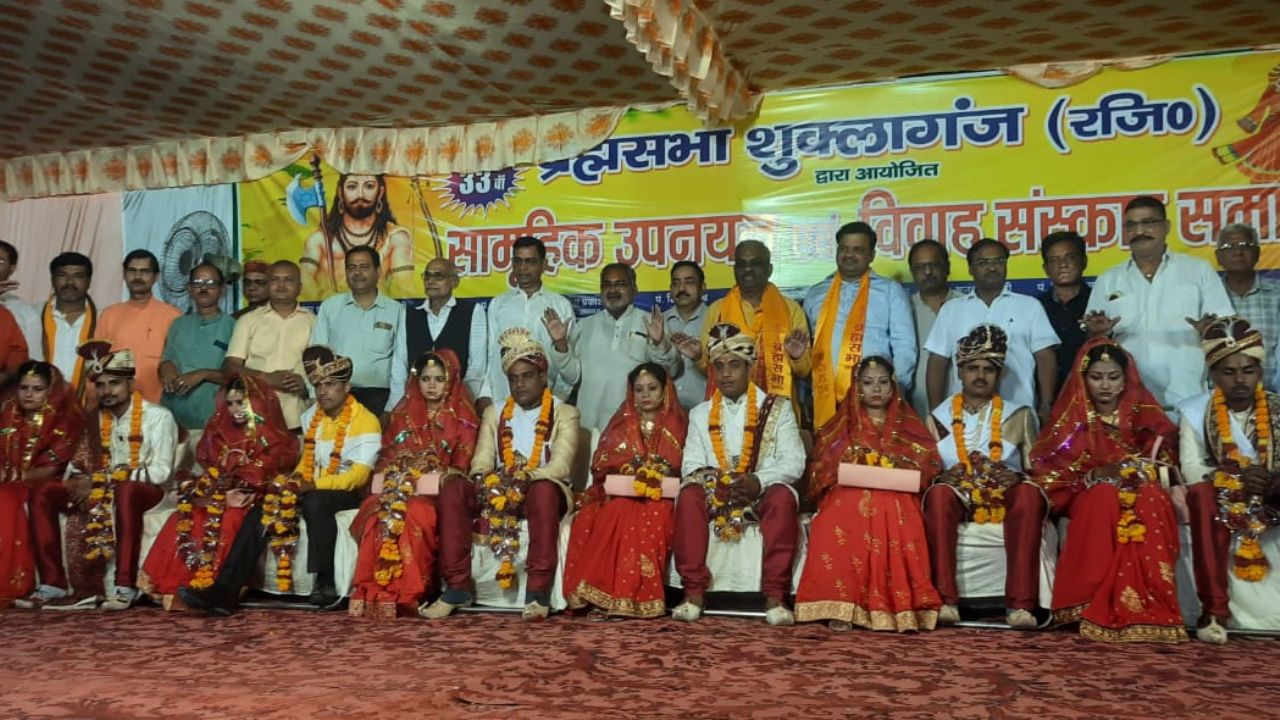 Unnao: गंगाघाट ब्रह्म सभा ने कराया उपनयन संस्कार व सामूहिक विवाह, 6 जोड़ों ने थामा एक-दूजे का हाथ, बटुकों ने लिया गुरु मंत्र