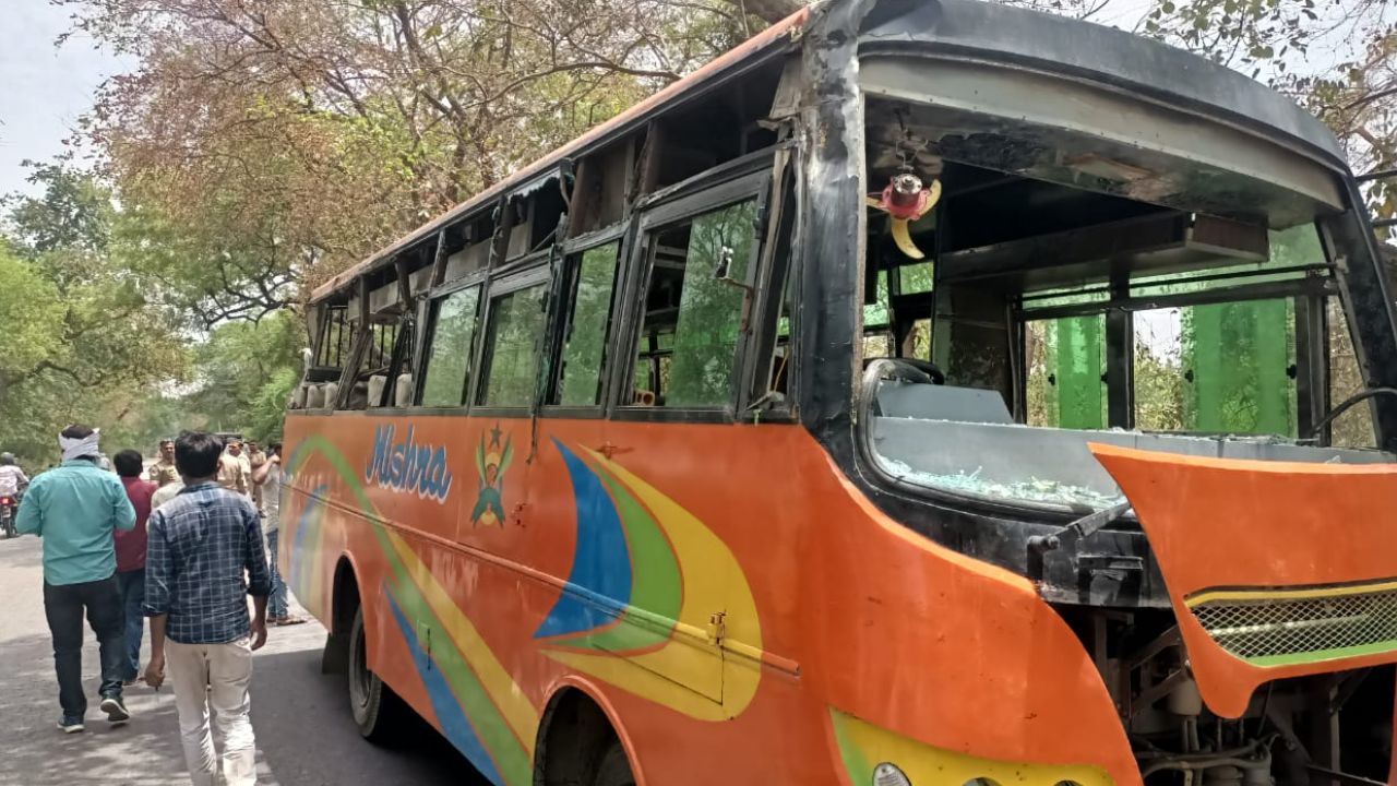 Unnao Accident: तेज रफ्तार बस की ब्रेक फेल...पेड़ से टकराने से 15 घायल, हादसे के बाद मची चीख-पुकार