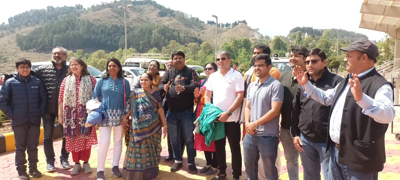 अल्मोड़ा: विभिन्न प्रांतों के सोलह यात्रियों ने किए ओम पर्वत के दर्शन 