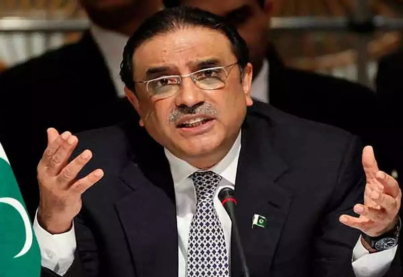 पाकिस्तान के राष्ट्रपति आसिफ अली जरदारी ने सेना पर ‘एक राजनीतिक दल’ के निराधार आरोपों पर व्यक्त की गहरी चिंता 