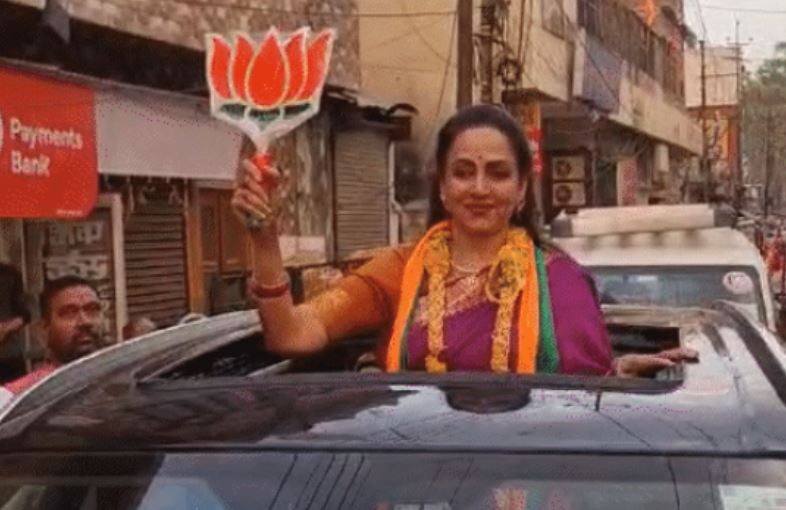 लोकसभा चुनाव: हेमा मालिनी ने मथुरा में निकाला रोड शो, कहा- जीत के उत्सव जैसा अनुभव हुआ 