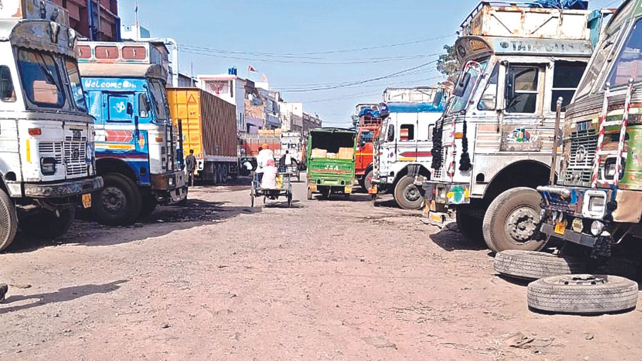 Kanpur: जहां पलटते थे ट्रक वहां डेढ़ करोड़ से बनेगी रोड, सड़क के बनने से ट्रांसपोर्टरों को मिलेगी बड़ी राहत