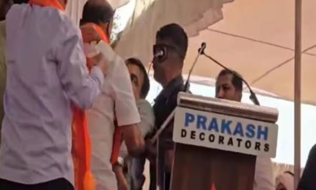 महाराष्ट्र: भाषण देते समय मंच पर बेहोश होकर गिरे केंद्रीय मंत्री नितिन गडकरी, चुनावी सभा के दौरान बिगड़ी तबीयत 