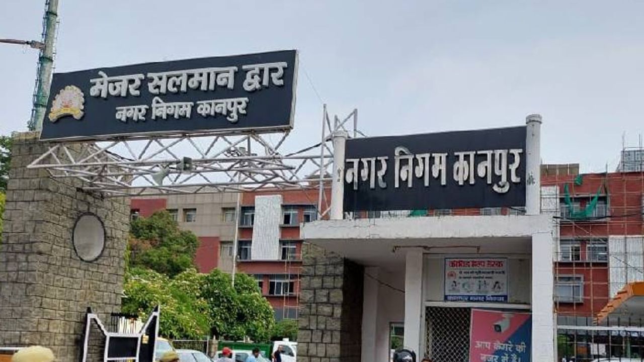Kanpur: मैनहोल सफाई में हादसा होने पर अधिकारी होंगे जिम्मेदार, नगर आयुक्त का आदेश- मजदूरों को मिले सेफ्टी किट