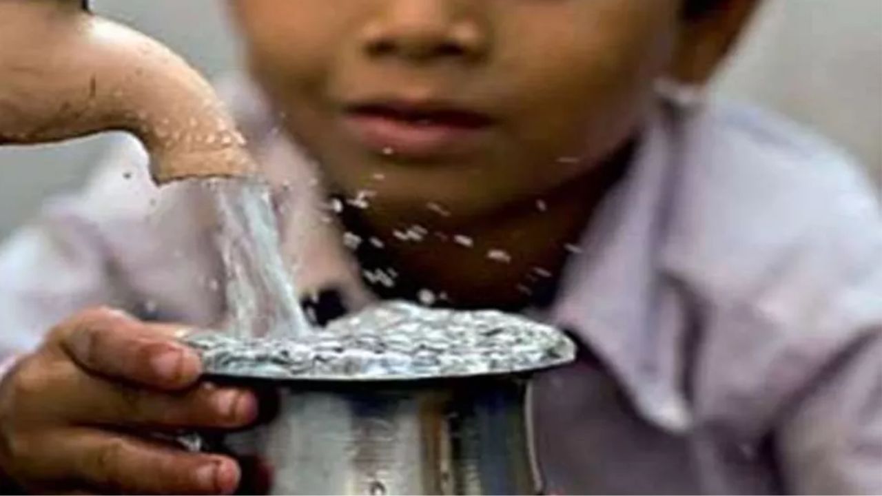 Unnao: परिषदीय विद्यालयों में अब रोज बजेगी वाटर ब्रेक बेल; गुरुजन सहित पूरे स्टाफ की देखरेख में बच्चे पी सकेंगे पानी