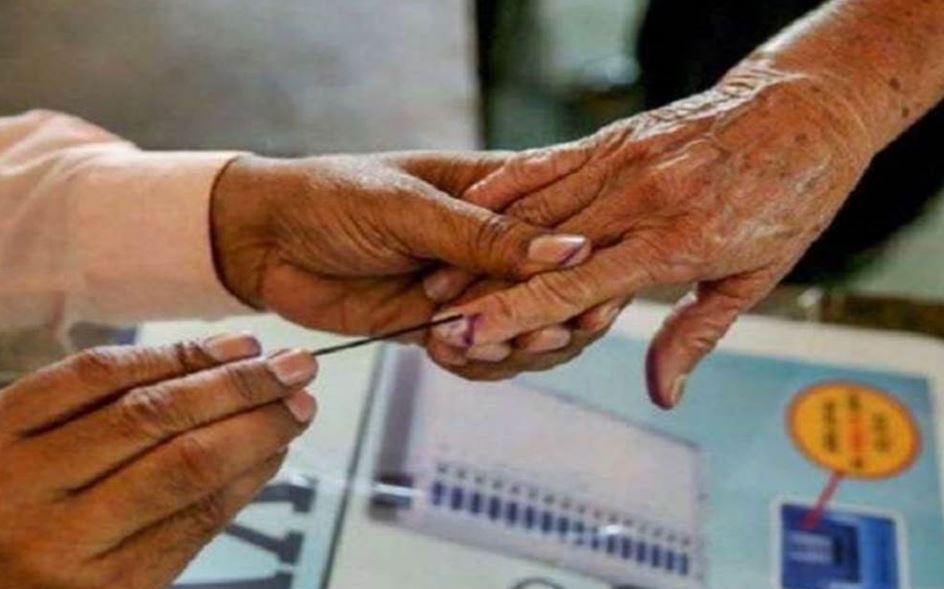 Bareilly News: बहेड़ी में कल 3.70 लाख वोटर करेंगे मतदान, आज परसाखेड़ा से रवाना होंगी पोलिंग पार्टियां