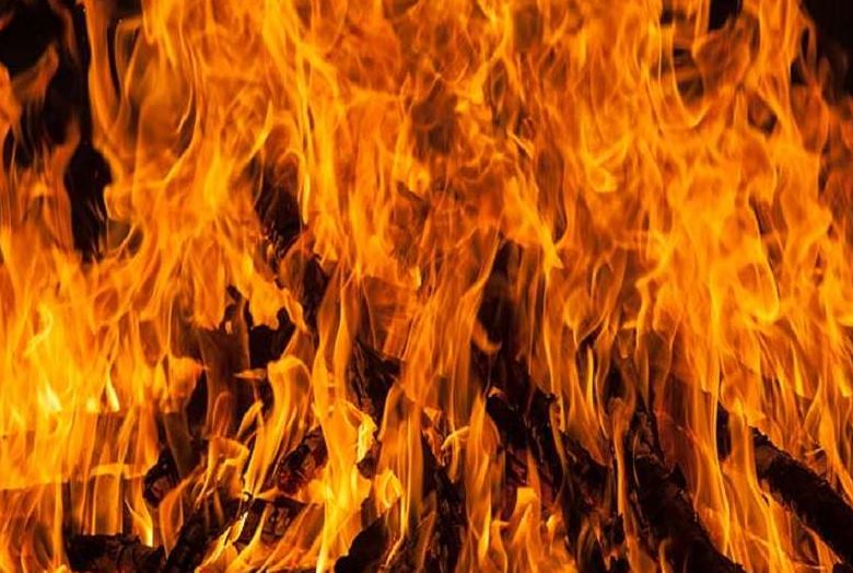 लखीमपुर-खीरी: खाना बनाते समय लगी आग से आठ घर जले, दंपती समेत तीन झुलसे 