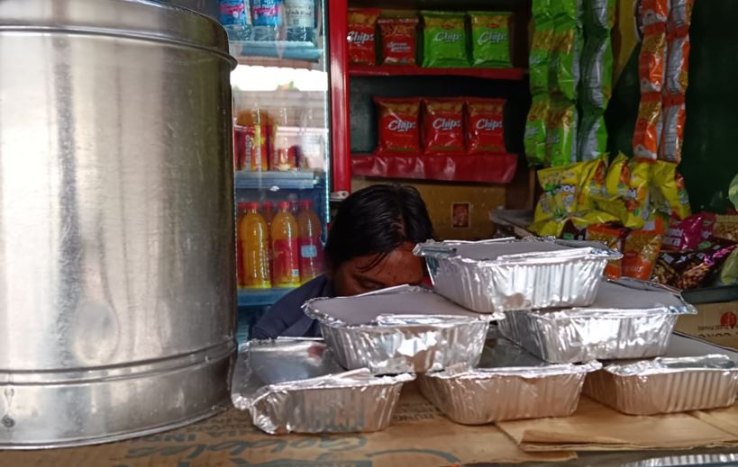 Bareilly News: जनता खाना बना खानापूरी, महंगा भोजन लेना यात्रियों की मजबूरी