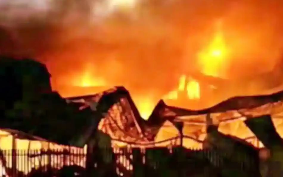 महाराष्ट्र: संभाजीनगर में कपड़ा दुकान में लगी भीषण आग, ऊपरी मंजिल पर रह रहे एक ही परिवार के सात लोगों की मौत 