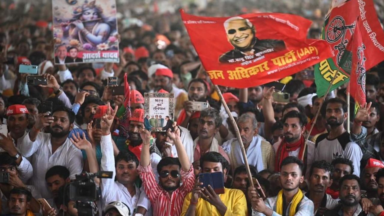 अखिलेश बांदा में 3