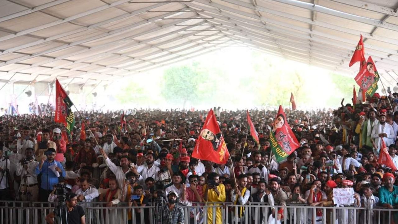 अखिलेश बांदा में 4