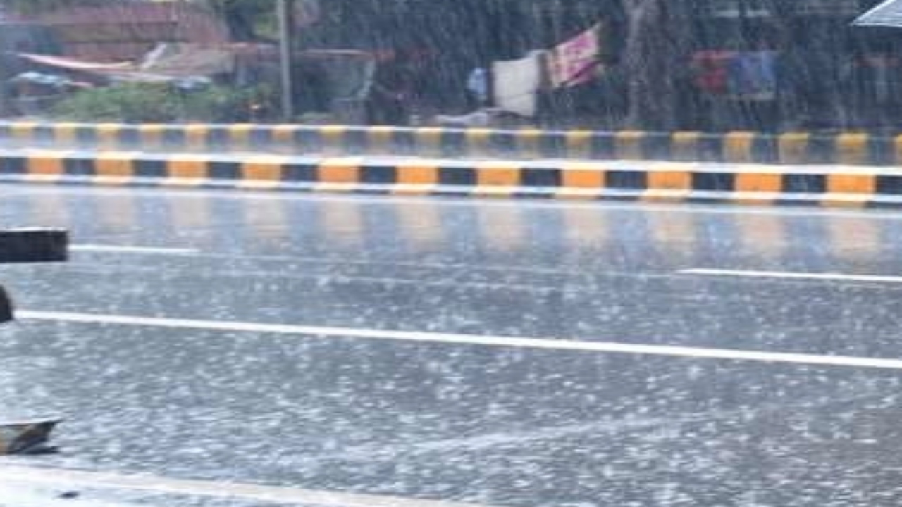 UP weather: लखनऊ समेत कई शहरों में छाई बदली, जताई जा रही बारिश की सम्भावना 