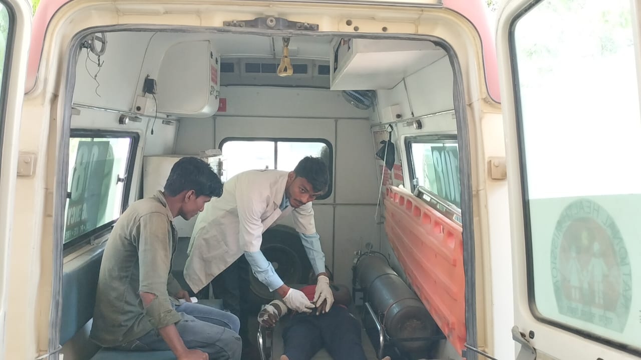 Bahraich news: तेंदुए के हमले में दो लोग घायल, अस्पताल में चल रहा इलाज 