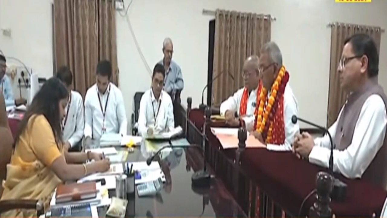 उत्तराखंड के सीएम की मौजूदगी में भाजपा प्रत्याशी पारस नाथ राय ने गाजीपुर संसदीय सीट से किया नामांकन 